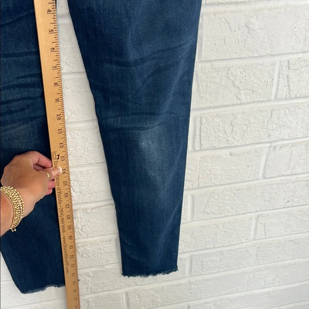Just USA Women's Distressed Cropped Blue Jeans with Rips Size 30 - Picture 7 of 9